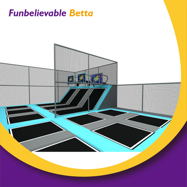 Bettaplay Blue Style 300 SQM Trampoline Park مع تسلق للأطفال للبيع