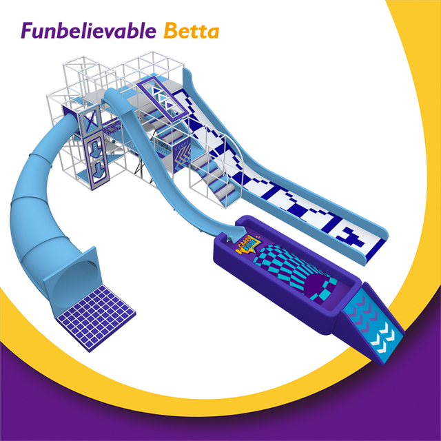 Bettaplay Tobog&aacute;n interior grande de 320 metros cuadrados Experiencia de deslizamiento en el oc&eacute;ano azul &Aacute;rea de juegos bajo el agua con trampol&iacute;n