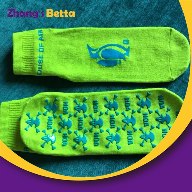 جوارب Betta Trampoline Park Grip Socks المضادة للانزلاق الترامبولين