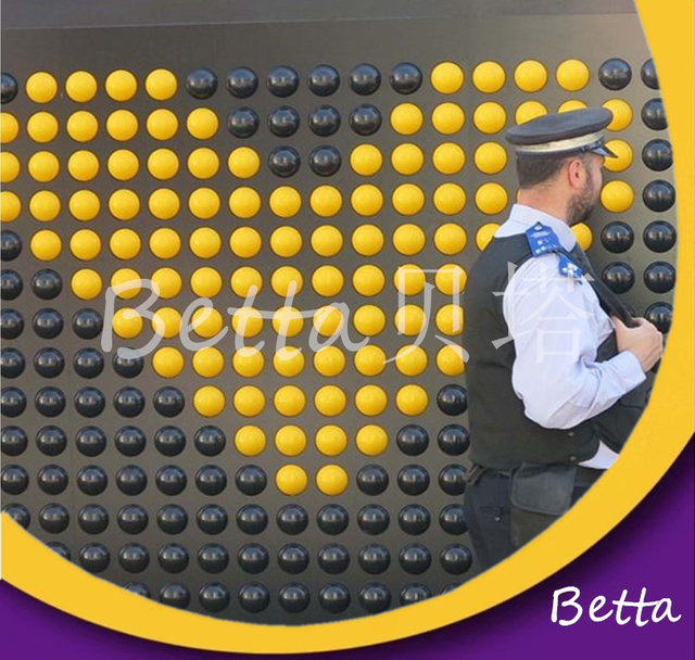 Bettaplay قابلة للتخصيص ذات جودة عالية وتصميم متنوع، مصفوفة كرة تفاعلية، لوحة الأغاني، تركيب كرة اللعب على الحائط