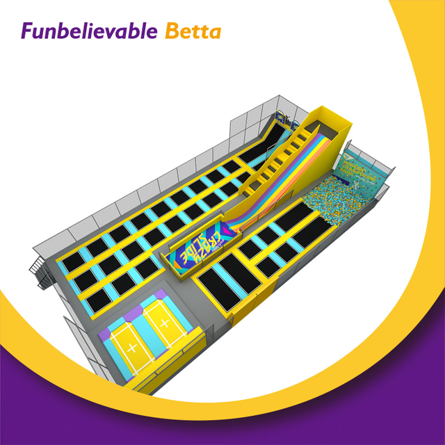 Bettaplay 400-500 SQM Trampoline Park ملون مع Dyr Ski Slpoe للأطفال للبيع