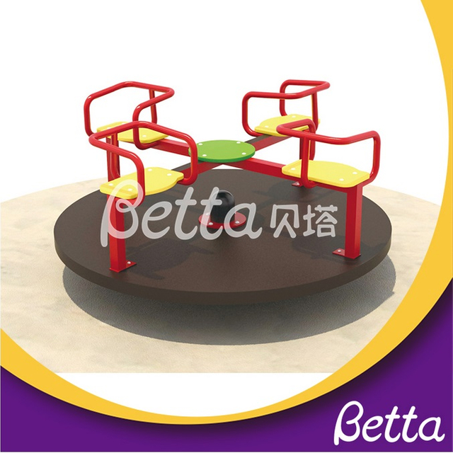 Bettaplay تمرين في الفناء الخلفي مرح يتجول
