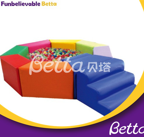 Fiesta de juegos suave en el interior para ni&ntilde;os peque&ntilde;os &Aacute;rea de juegos para ni&ntilde;os