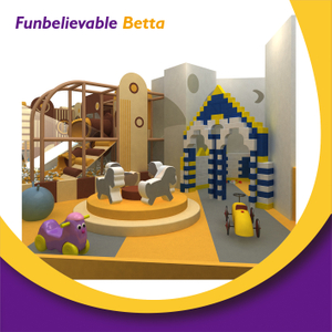 Bettaplay Parque infantil con dise&ntilde;o tem&aacute;tico de barco pirata, sencillo, amarillo, gran estilo, 80 m&sup2;