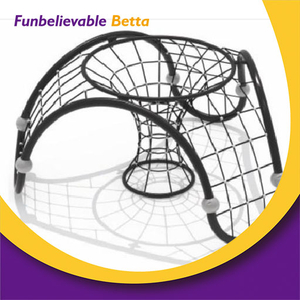 Redes de escalada al aire libre para ni&ntilde;os Bettaplay en Park ECT.