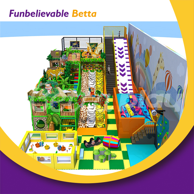 Bettaplay Equipo de juegos interior con tem&aacute;tica forestal personalizable para centro comercial