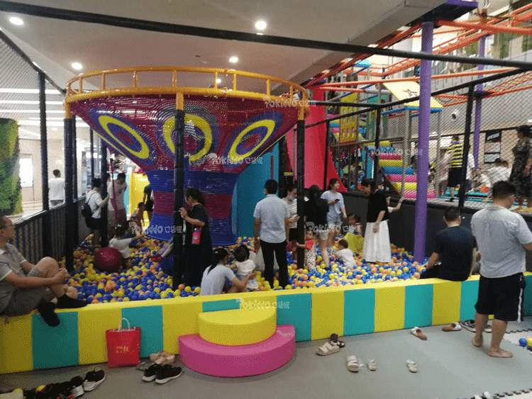 Pokiddo Centros de centro comercial Caso de construcción 400 metros cuadrados: Jiangxi Jiujiang Miaomiaowu Trampoline Park
