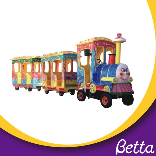 Tren de atracciones Bettaplay Thomas y sus amigos, tren sin rieles usado a la venta 