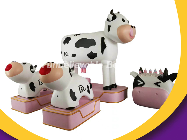 Bettaplay Ranch Kids Fun مع كارتون بقرة كبيرة 
