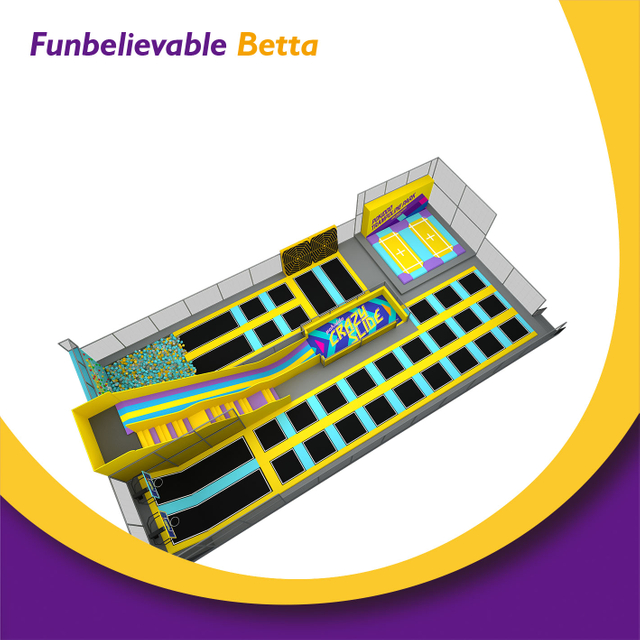 Bettaplay 400-500 SQM Trampoline Park ملون مع Dyr Ski Slpoe للأطفال للبيع