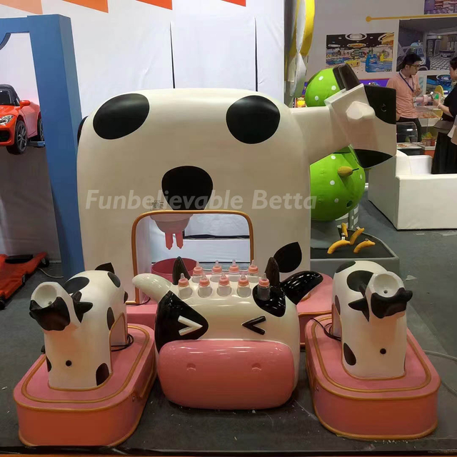 Bettaplay Ranch Kids Fun مع كارتون بقرة كبيرة 