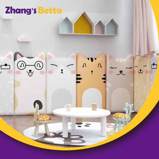 Мягкая обивка стен для безопасности в детском саду.