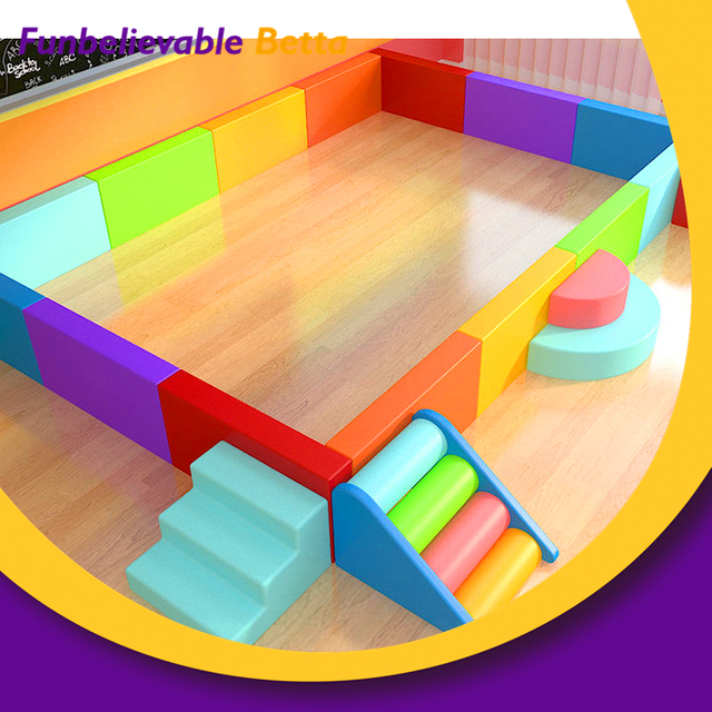 مجموعة لعب ناعمة للأطفال على شكل قلعة نطاطة ملونة من بيتابلاي