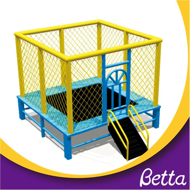 Trampol&iacute;n de salto cuadrado peque&ntilde;o para ni&ntilde;os, &aacute;rea de trampol&iacute;n interior 