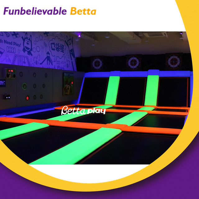 Флуоресцентная заводская цена Bettaplay, батутный парк коммерческого оборудования для продажи 