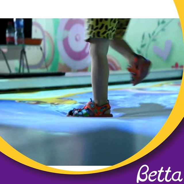 إسقاط حائطي تفاعلي لملعب الأطفال الملون