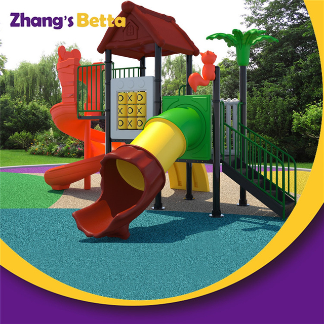 شريحة ملعب مخصصة للأطفال في الهواء الطلق