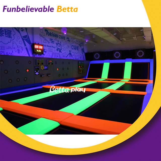 Франшиза Bettaplay, крытый светящийся коммерческий приключенческий батутный парк