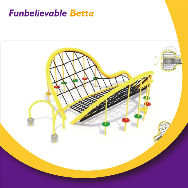 Redes de escalada al aire libre para ni&ntilde;os Bettaplay en Park Kindergarten ECT.