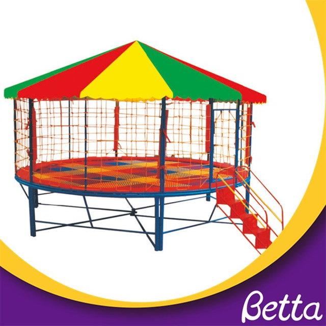 Trampol&iacute;n de salto cuadrado peque&ntilde;o para ni&ntilde;os, &aacute;rea de trampol&iacute;n interior 