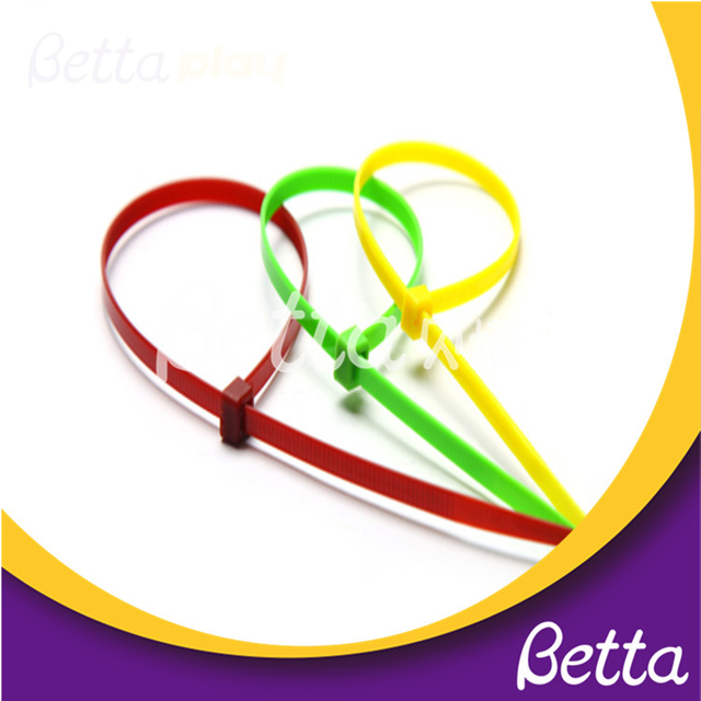 ربطة كابل بلاستيكية مقاومة للحرارة ذات نوعية جيدة من Bettaplay لمتنزه الملاهي