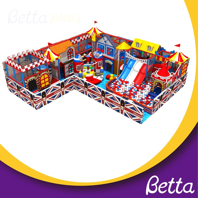 &Aacute;rea de juegos cubierta para ni&ntilde;os peque&ntilde;os y nuevos