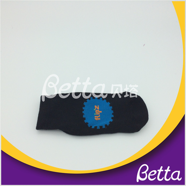 Bettaplay personaliza los calcetines hechos punto deportes baratos calcetines antideslizantes del salto del trampol&iacute;n