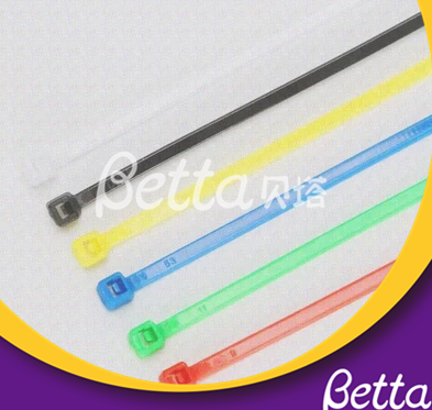 Brida de nailon autoblocante Bettaplay para patio de juegos interior