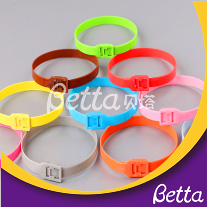 Bettaplay Secure Brida de nailon colorida para patio de juegos interior