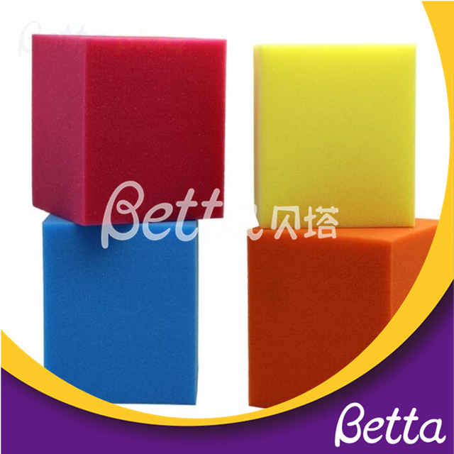 Bettaplay personalizado precio bajo espuma hoyo para patio interior