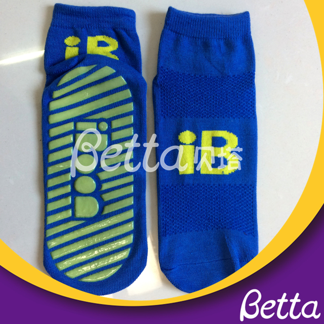  Calcetines antideslizantes de seguridad para trampol&iacute;n, los calcetines de agarre personalizados m&aacute;s nuevos para trampol&iacute;n Park 